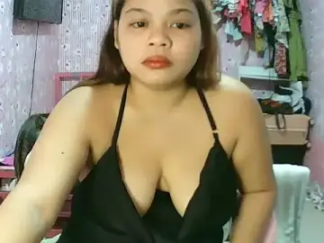 Stripchat Sex Cam of shaira_peach