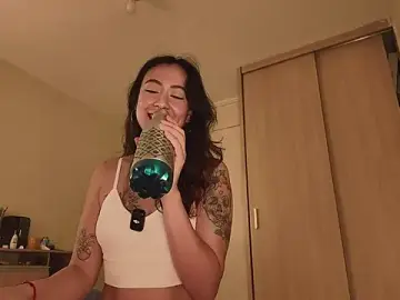 Stripchat Free Porn Cam of juanasnz99