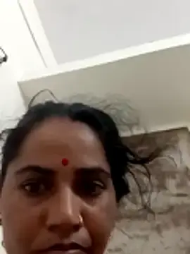 Stripchat Adult Webcam of Hotnewbhabi_riya