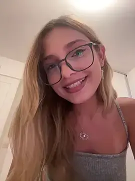 Stripchat Adult Webcam of paulinee2006