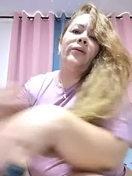 Stripchat Live Sex of SluttyMilf79