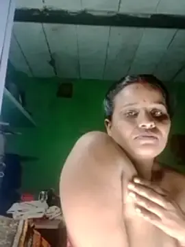 Stripchat Sex Cam of Shivani09900