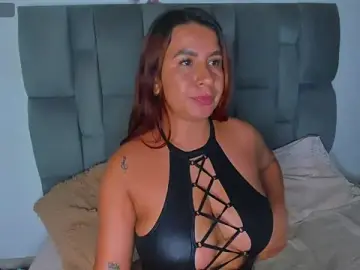 Stripchat Sex Cam of Nathalia_Rodriguez
