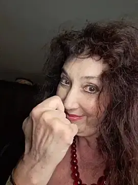 Stripchat Sex Cam of GypsyEsmeralda