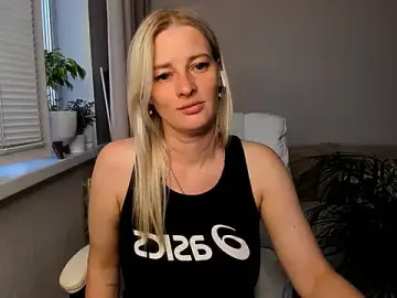 Stripchat Live Sex Cam of THE_GOLDEN_WOMAN