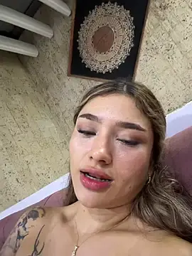 Stripchat Live Sex Cam of Arianavillada