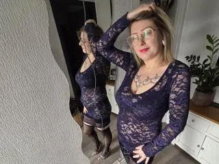Xlovecam Live Sex Cam of AmandalaFrancaise