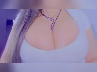 Xlovecam Free Porn Cam of MissGilliSquirty