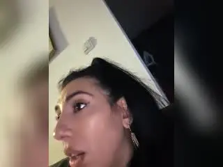 Xlovecam Live Porn of BrunetteBabe69
