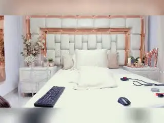 Xlovecam Live Sex Cam of KendraMiler