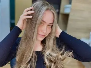 Xlovecam Sex Chat of MelanieCutes
