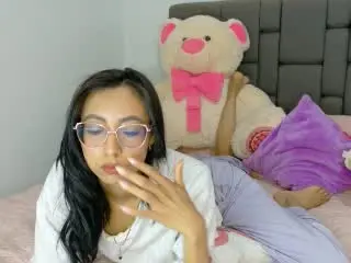Xlovecam Live Sex Cam of DaphneSpencer
