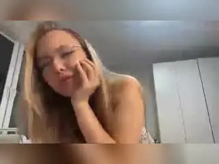 Xlovecam Free Porn Cam of KarleenCarthen