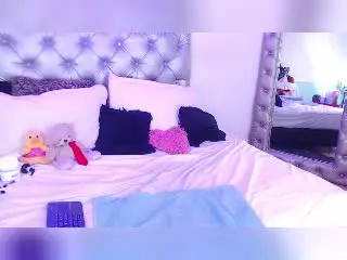 Xlovecam Live Porn of TarahDustin
