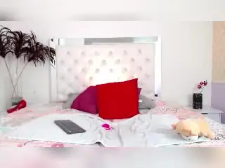 Xlovecam Free Porn Cam of SophiaLuthor
