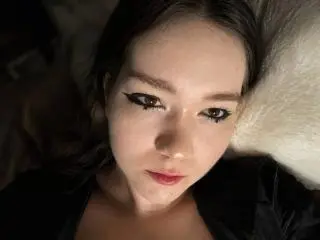 Xlovecam Sex Cam of HelaineBlakeman