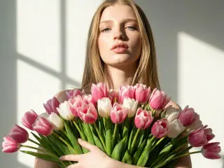 Xlovecam Sex Chat of Ginnia